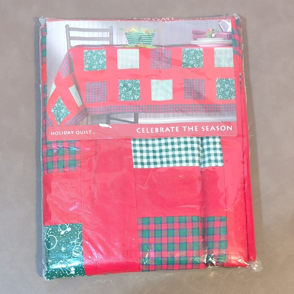Celebrate The Season Holiday Quilt Tablecloth Oval 60”x 84” NEW 2002 100% cotton